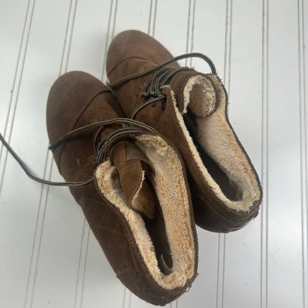 Tom’s Chocolate Brown Suede Desert Wedge Ankle Boots Women’s Size 8.5